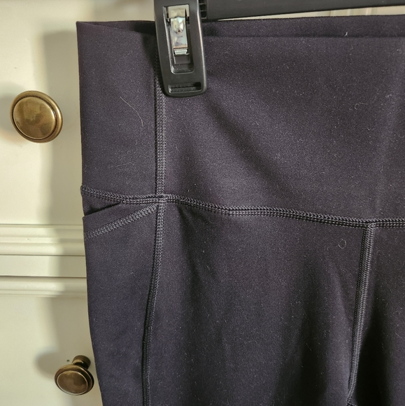 All in Motion Black Pocket Leggings - Picture 2 of 5